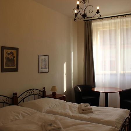 Hotel Cerny Kun Louny Extérieur photo
