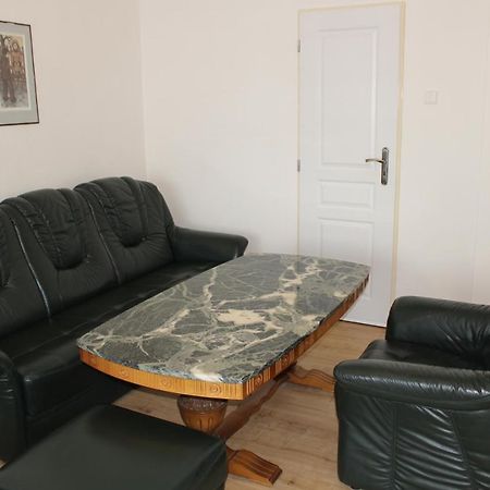 Hotel Cerny Kun Louny Extérieur photo