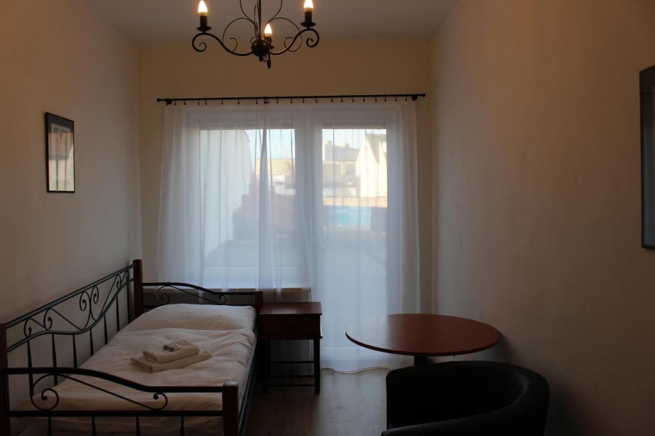 Hotel Cerny Kun Louny Extérieur photo
