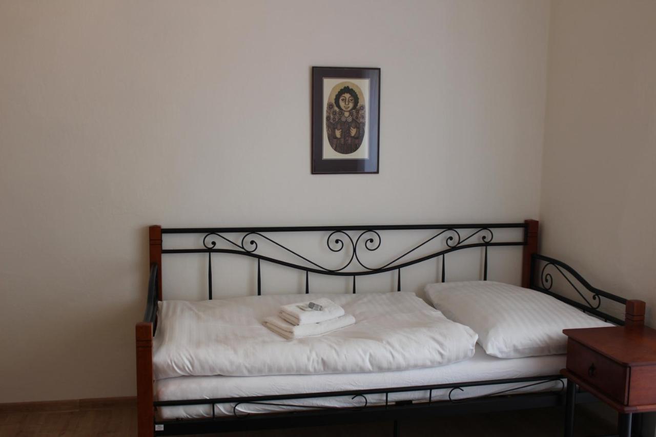 Hotel Cerny Kun Louny Extérieur photo