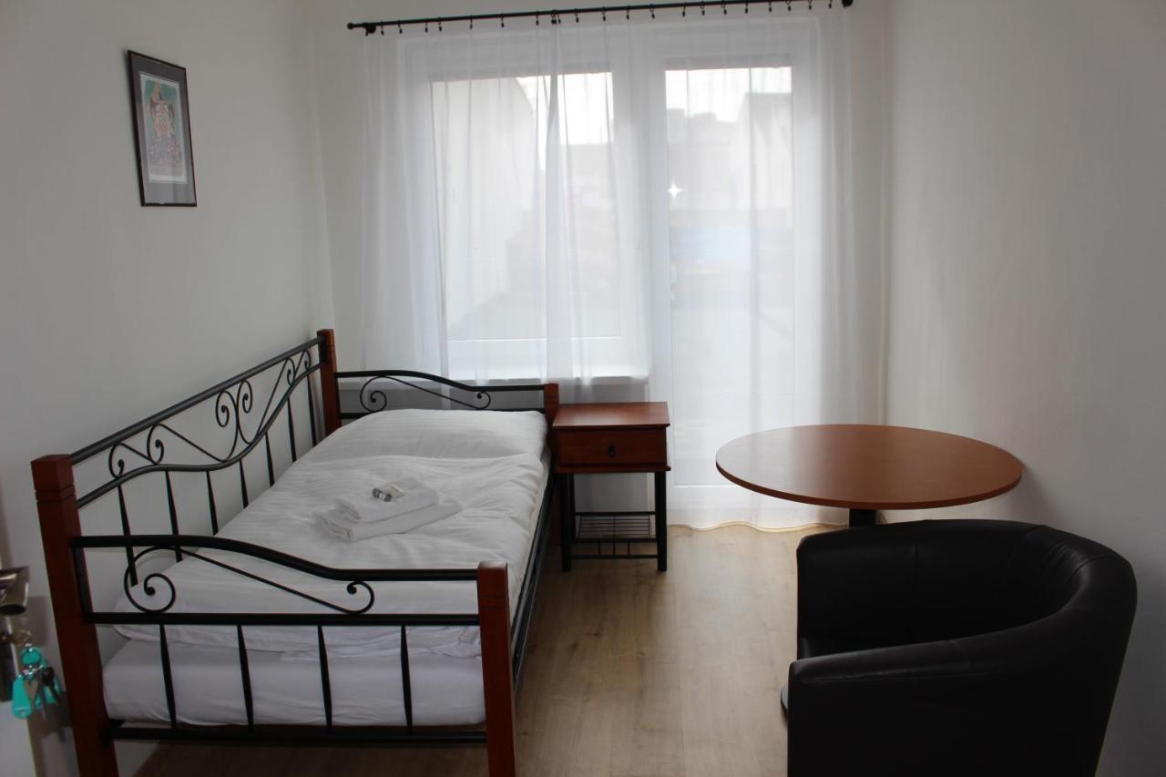 Hotel Cerny Kun Louny Extérieur photo