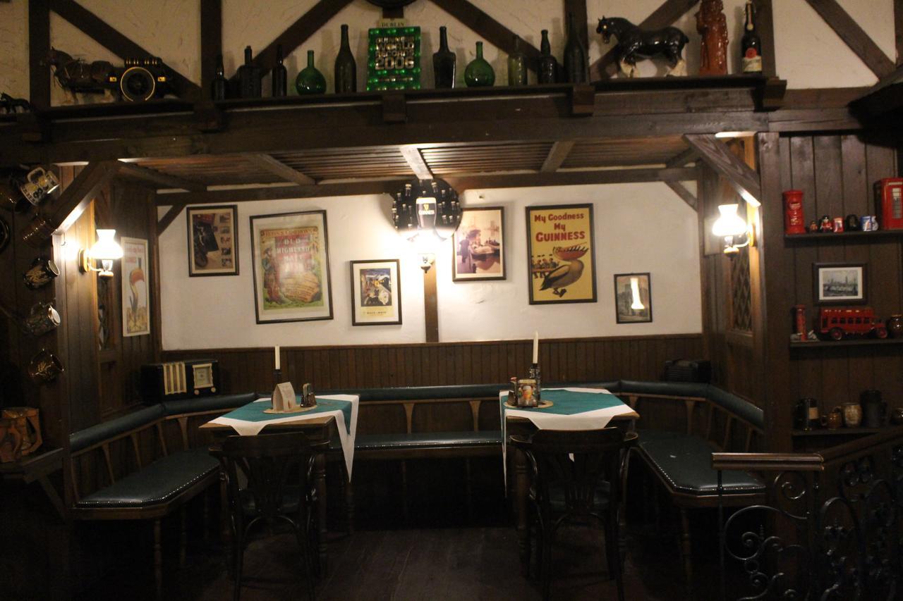Hotel Cerny Kun Louny Extérieur photo