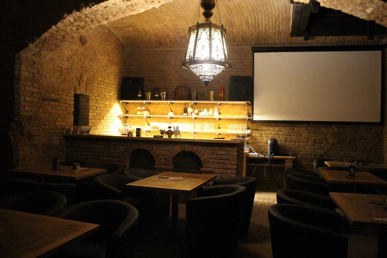 Hotel Cerny Kun Louny Extérieur photo