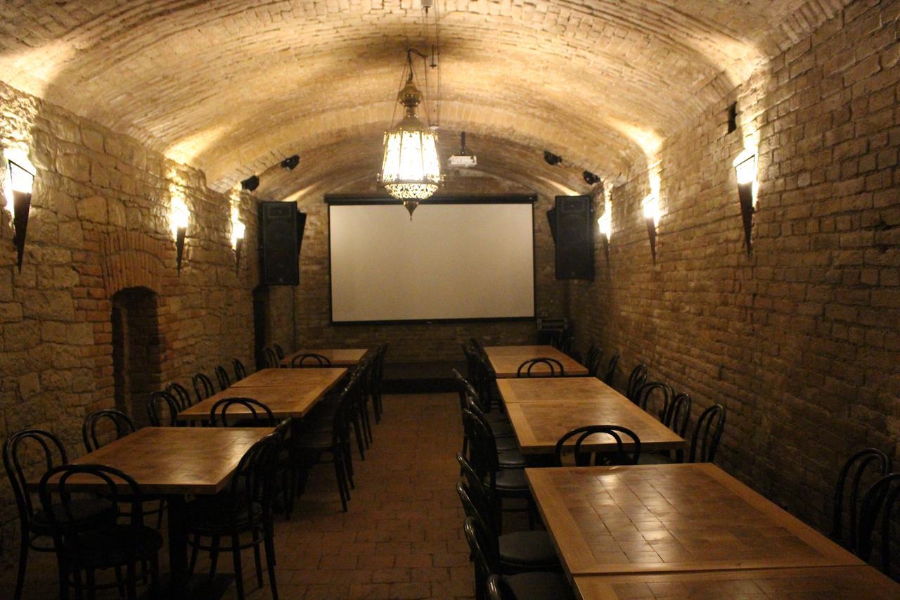 Hotel Cerny Kun Louny Extérieur photo
