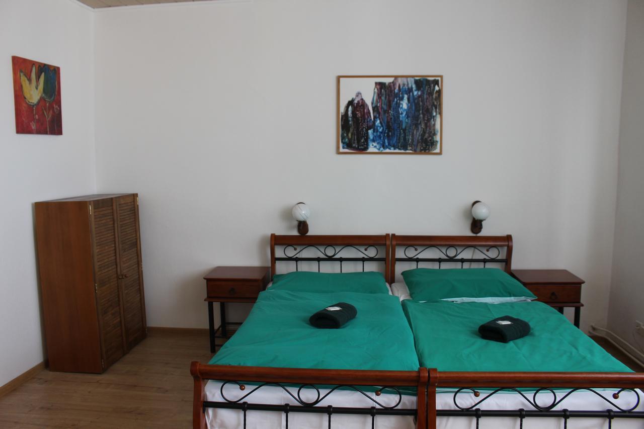 Hotel Cerny Kun Louny Extérieur photo