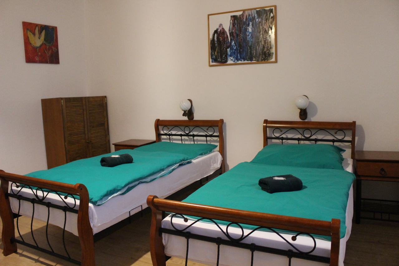 Hotel Cerny Kun Louny Extérieur photo